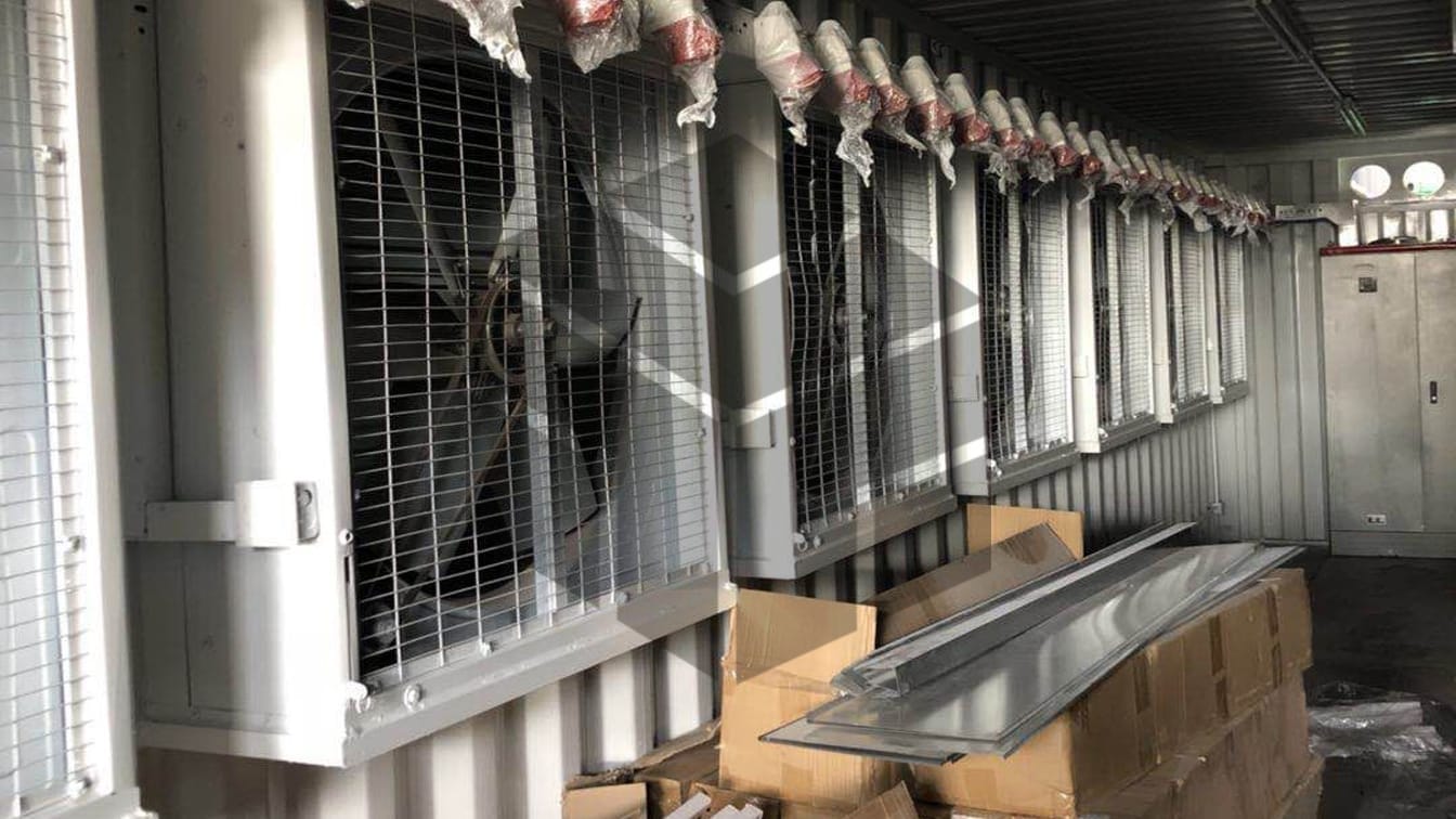 Air cooled container inside